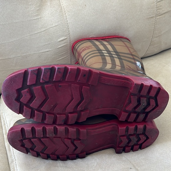 Burberry Check-Print Rain Boots - Picture 5 of 7